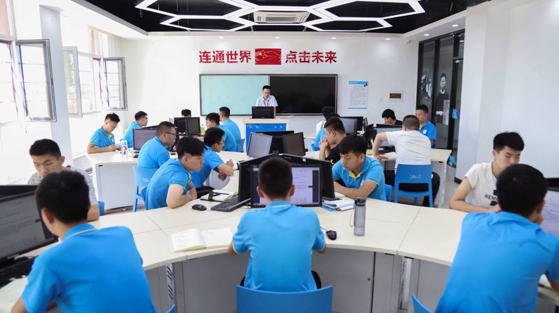品格在线科技